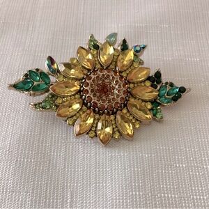 Daisy Rhinestone Brooch